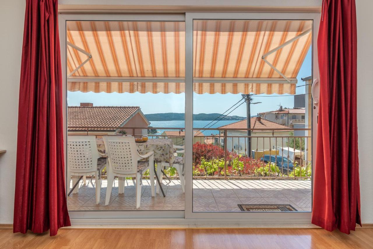 Comfortable Apartment Near The Sea Trogir Exterior photo