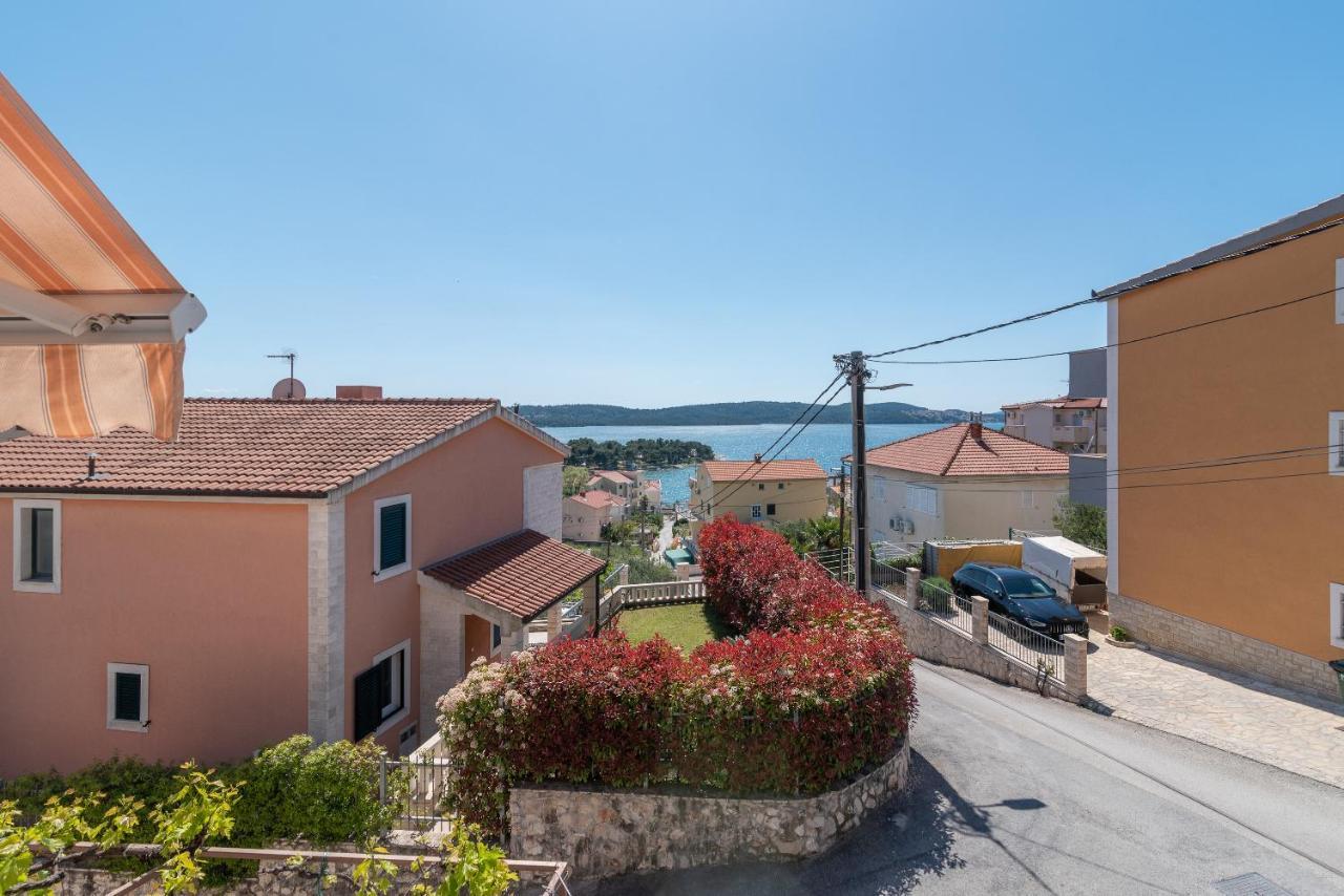Comfortable Apartment Near The Sea Trogir Exterior photo