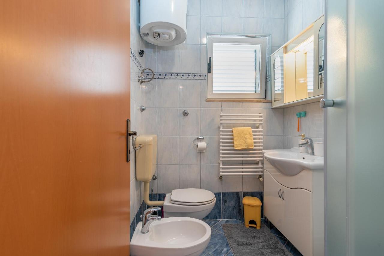 Comfortable Apartment Near The Sea Trogir Exterior photo