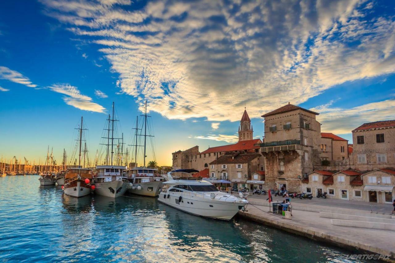 Comfortable Apartment Near The Sea Trogir Exterior photo